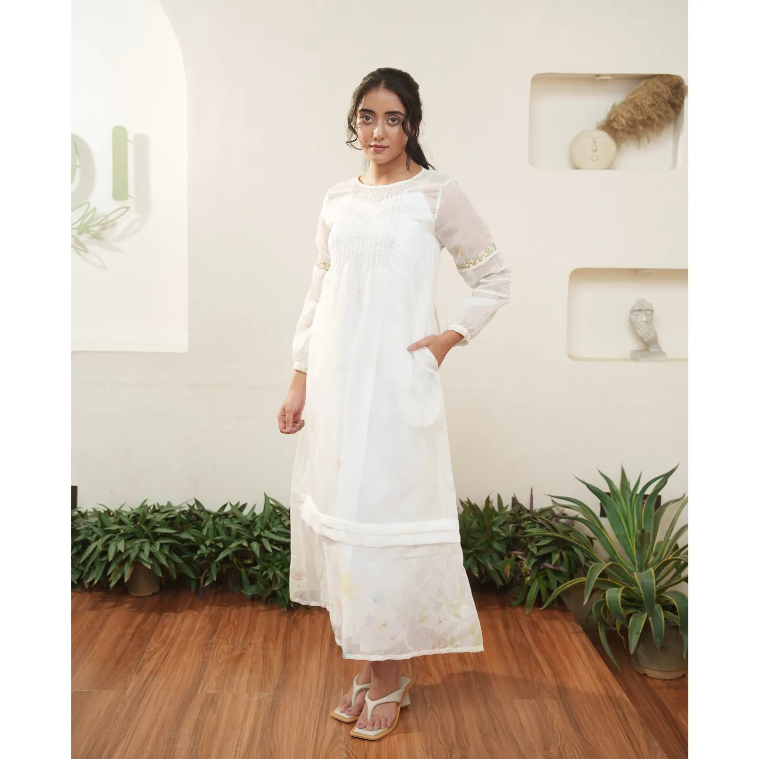 Our Dve Capsule 16 abito midi bianco chanderi