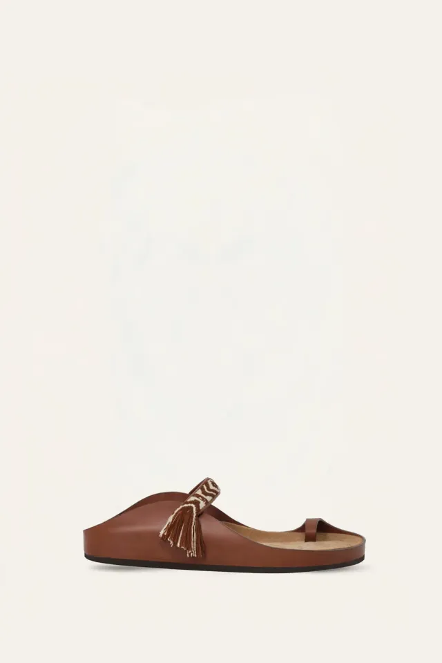 Johanna Ortiz Trail Of The Nomad sandali camel piatti intrecciati