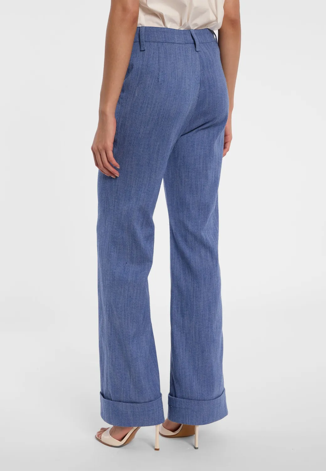 Ana Alcazar Doari Bootcut jeans zampa denim risvolto
