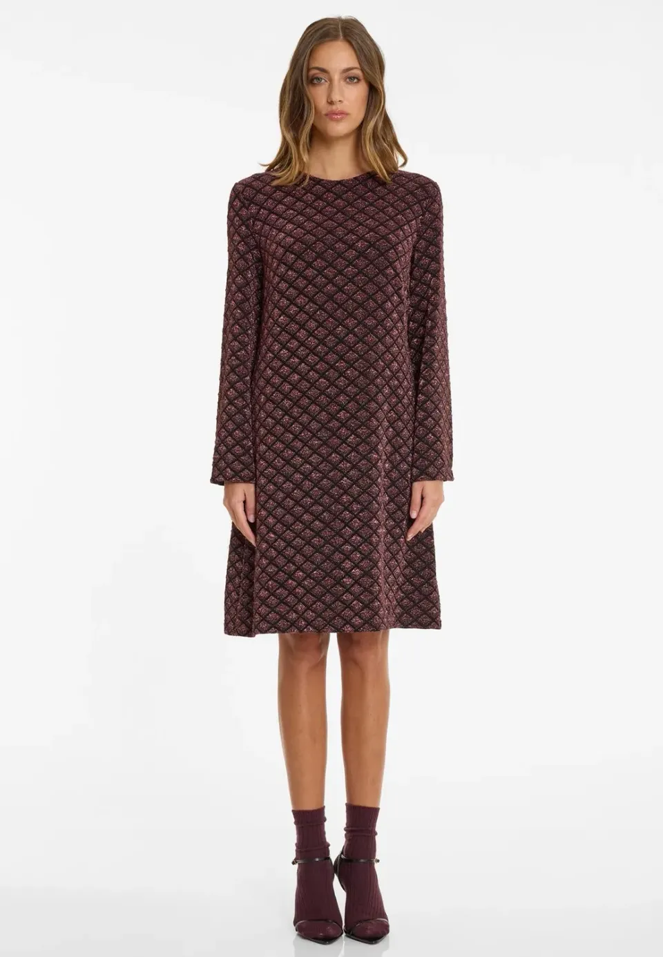 Ana Alcazar Ablira abito tunica rombi bordeaux lurex