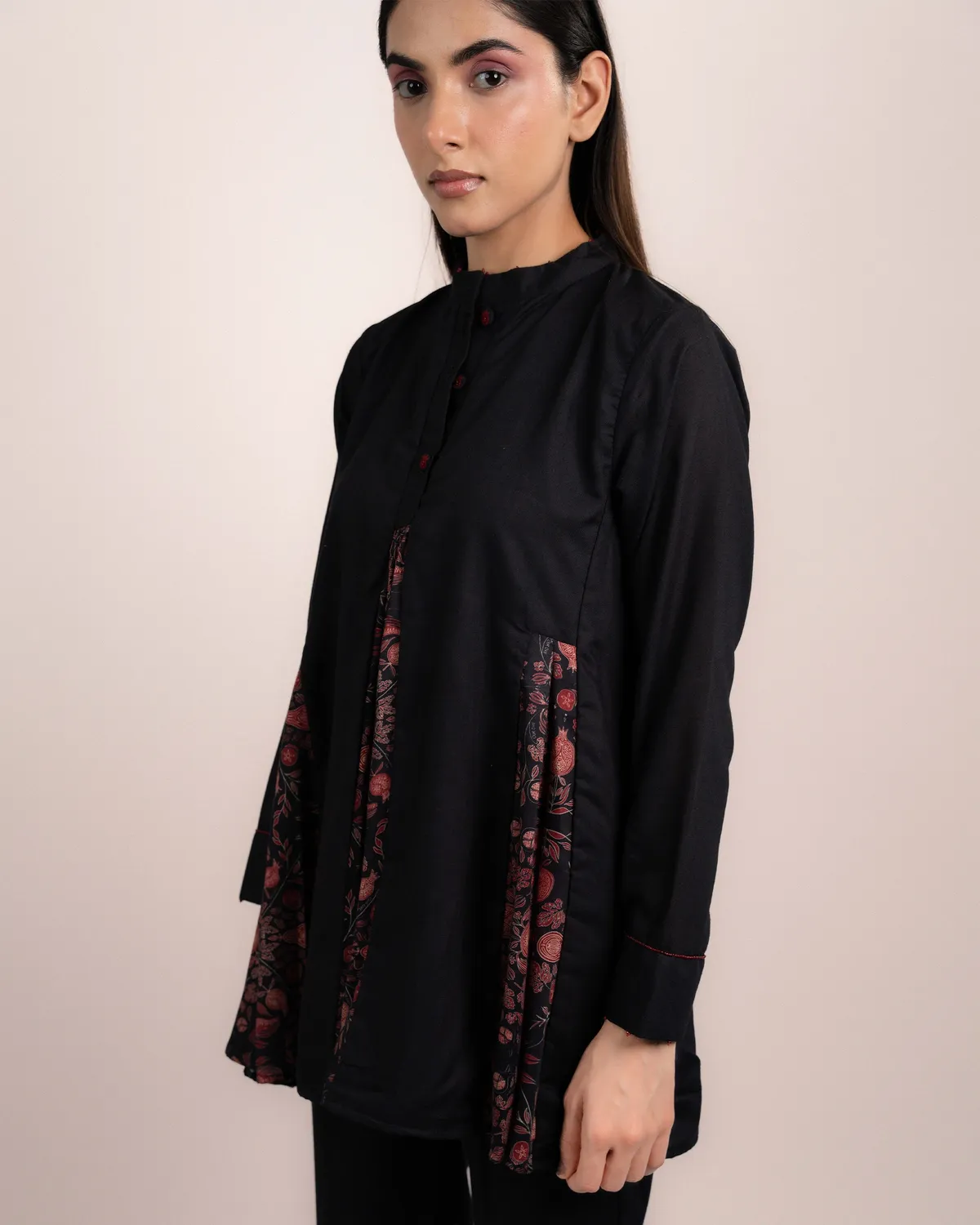 Our Dve Romi top nero modal bottoni 29"