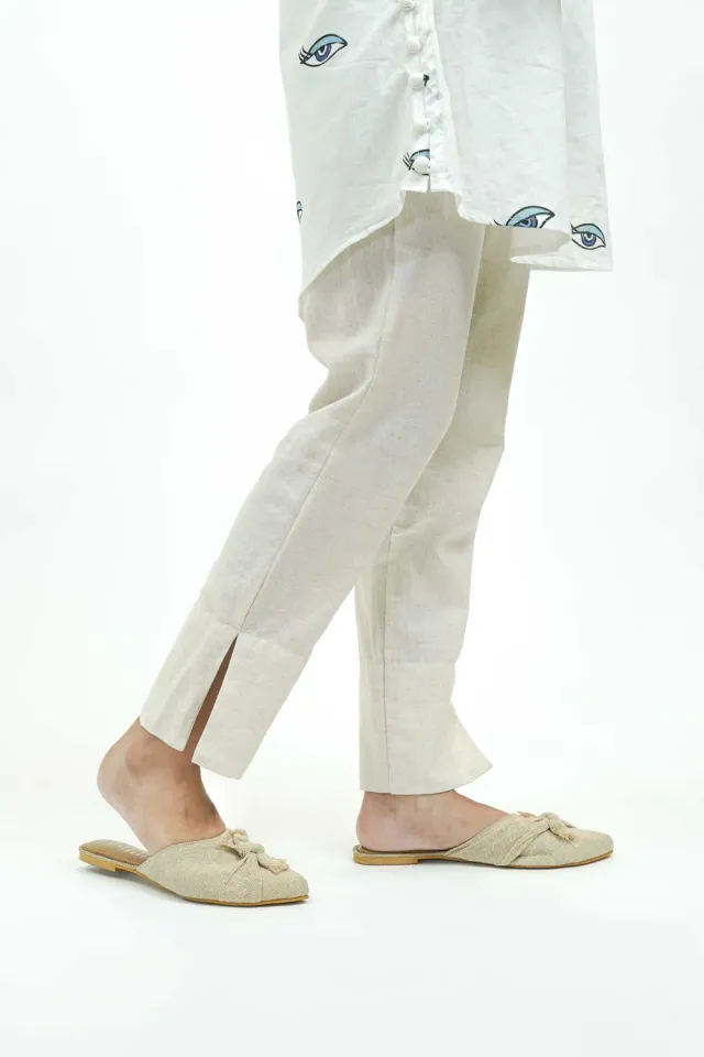 Our Dve S0027 pantaloni donna beige svasati tessuti mano