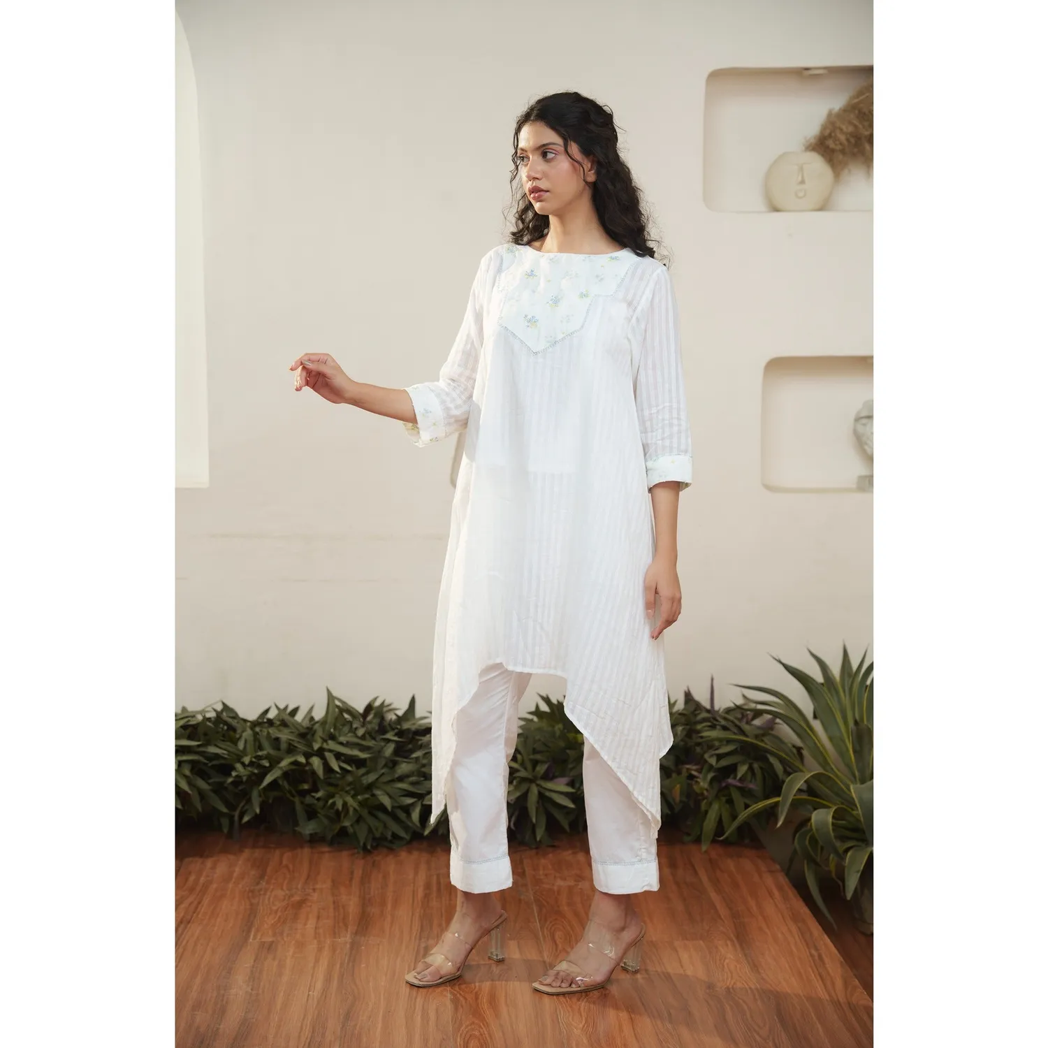 Our Dve Capsule 7 completo bianco top e pantalone cotone