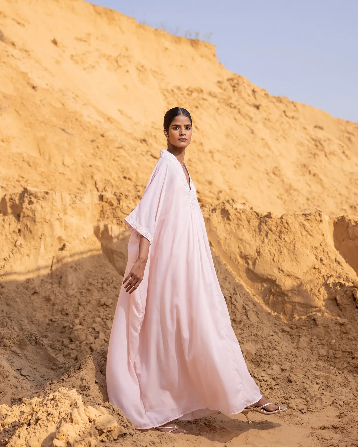 Our Dve Linear Kaftan caftano sabbia cotone seta
