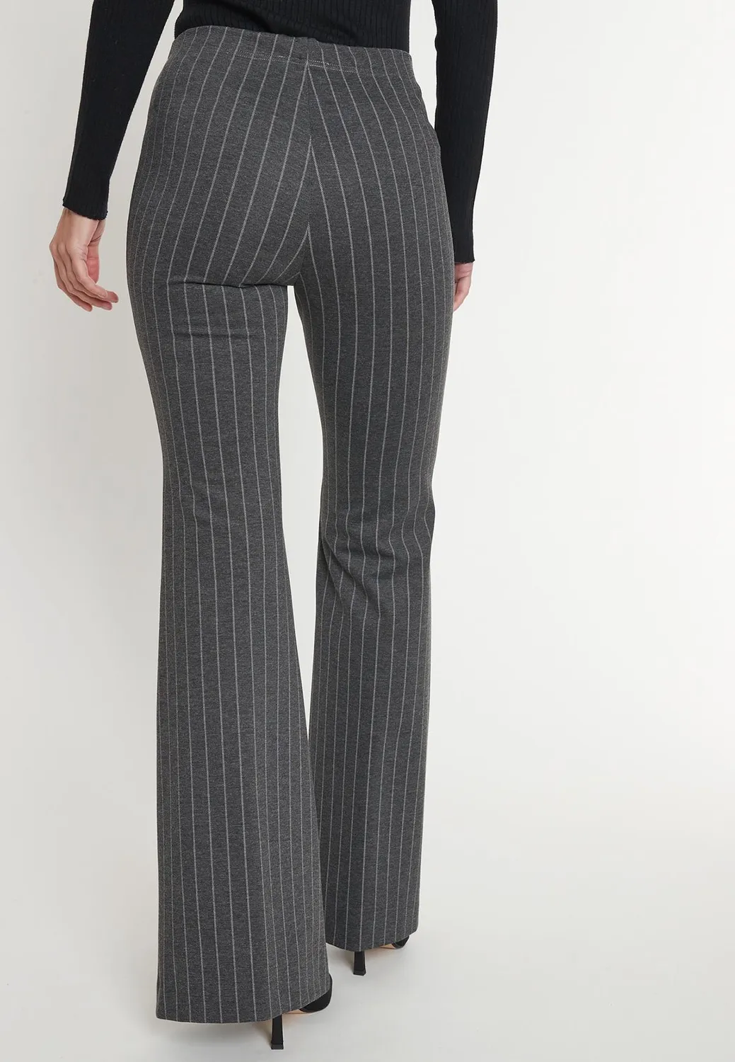 Ana Alcazar Mesota pantaloni a zampa grigi svasati