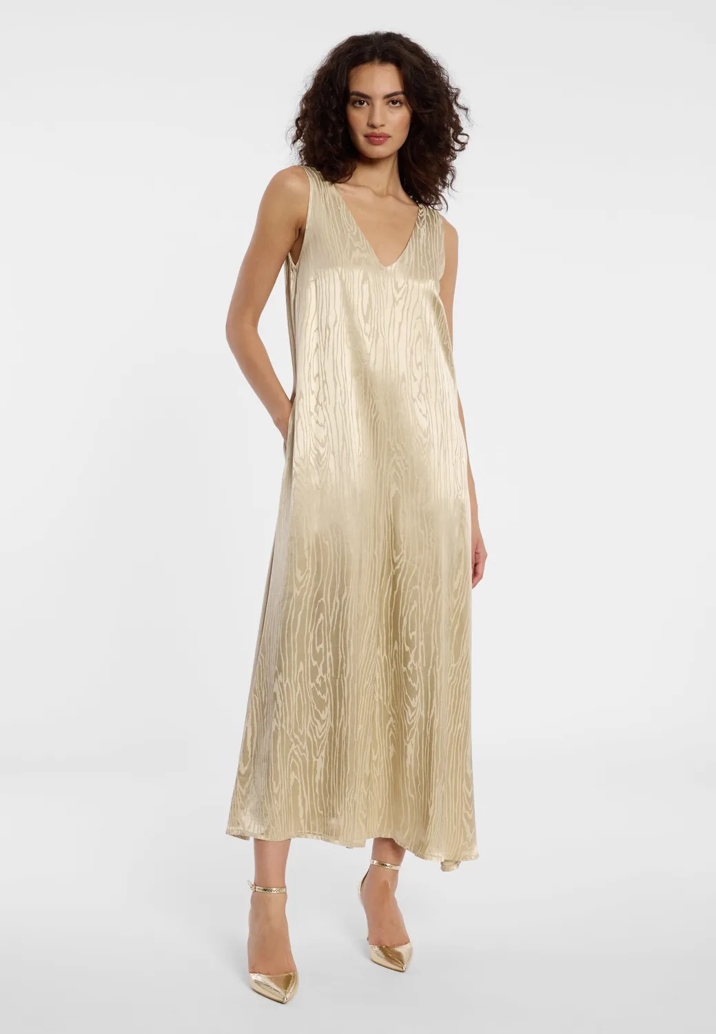Ana Alcazar Zarena maxi abito oro satin scollo V