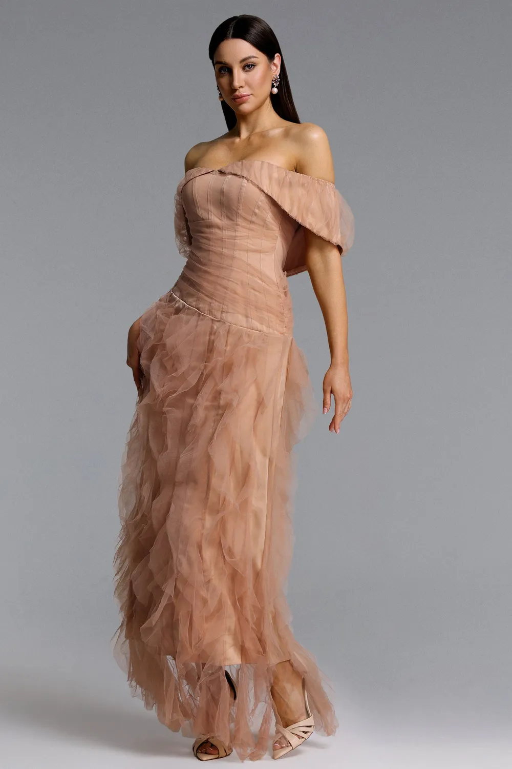 Bella Barnett Revie abito maxi beige tulle