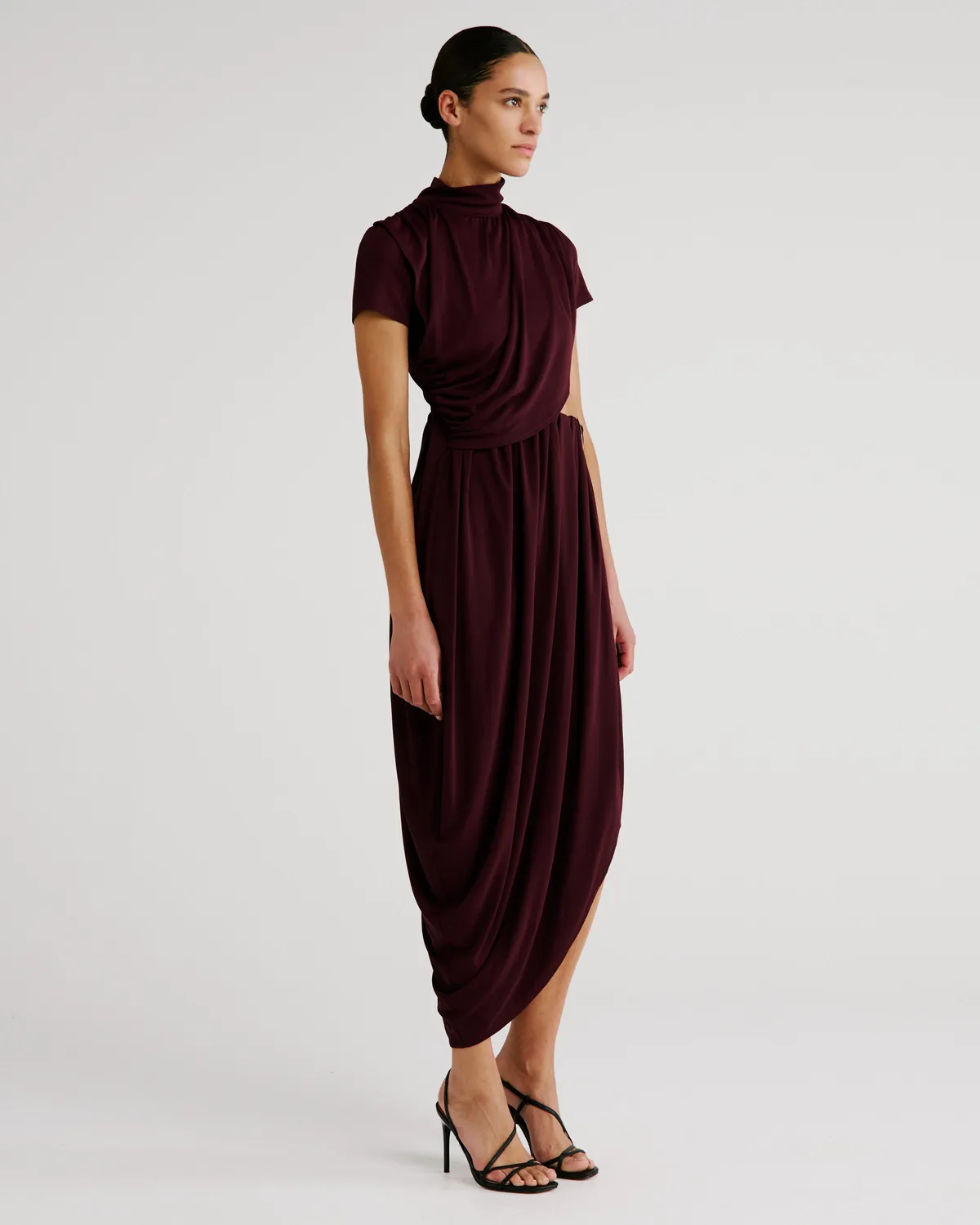 Violante Nessi Pagani abito bordeaux crepe jersey