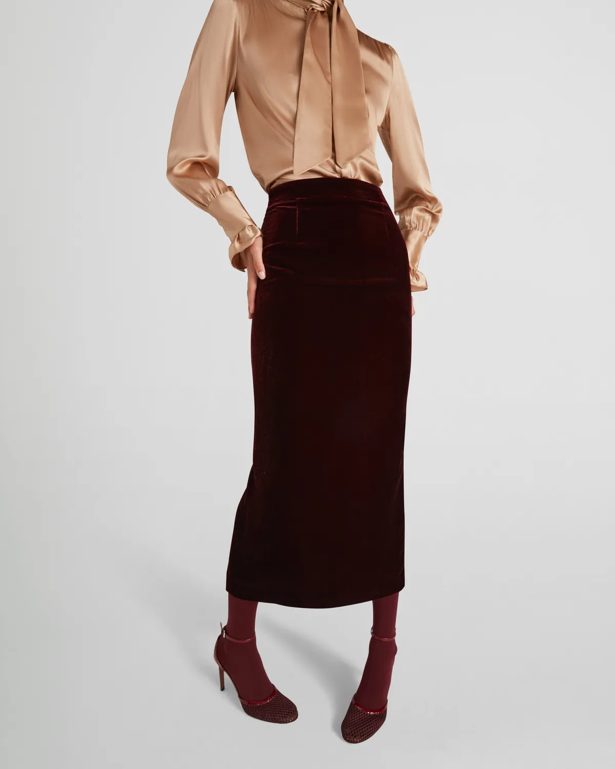 Violante Nessi Shea gonna velluto di seta bordeaux