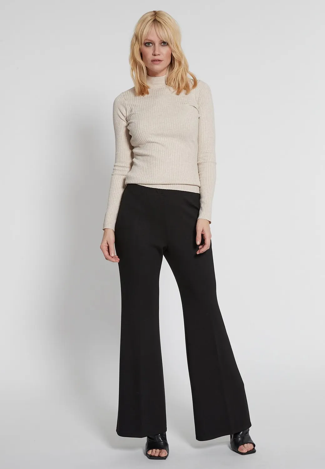 Ana Alcazar Harona pantaloni neri a zampa eleganti