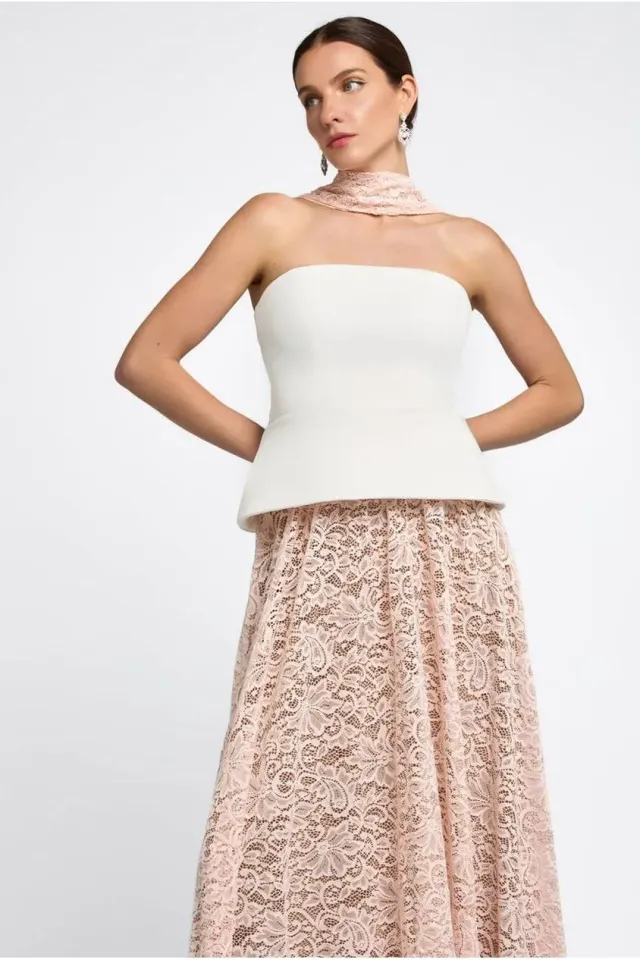 Goddiva Floral Lace sciarpa rosa cipria in pizzo