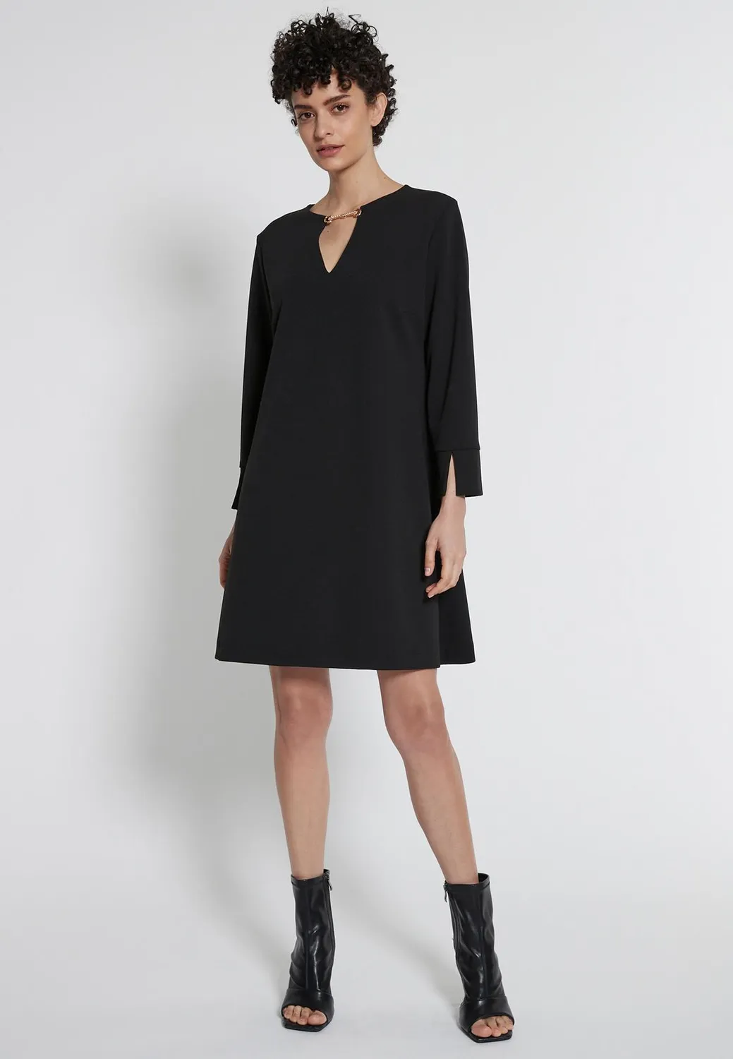 Ana Alcazar Harpa abito tunica nero elegante