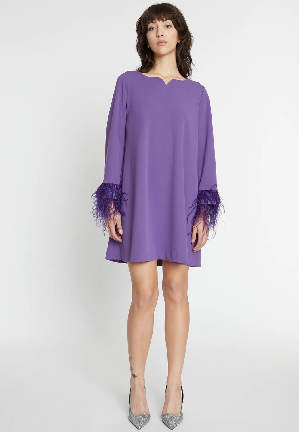 Ana Alcazar Okory abito cocktail viola piume