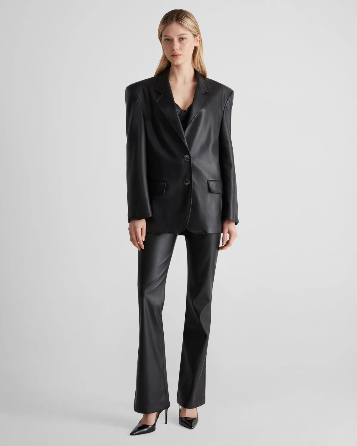 Violante Nessi Alviani blazer nero eco-pelle oversize