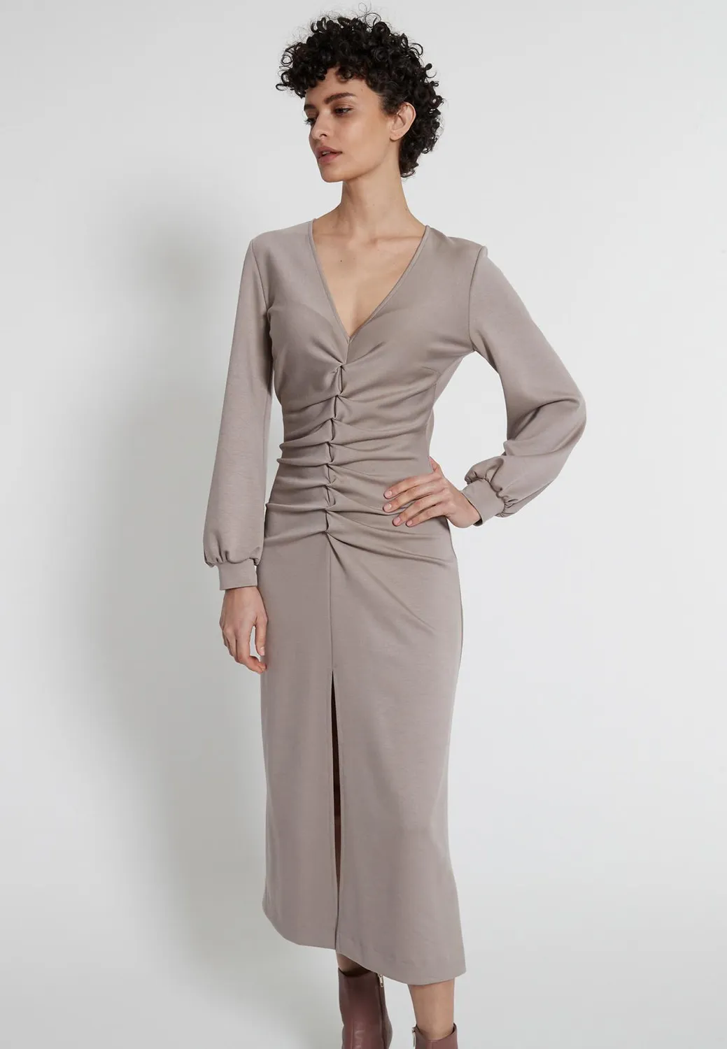 Ana Alcazar Hefine abito midi beige scollo V
