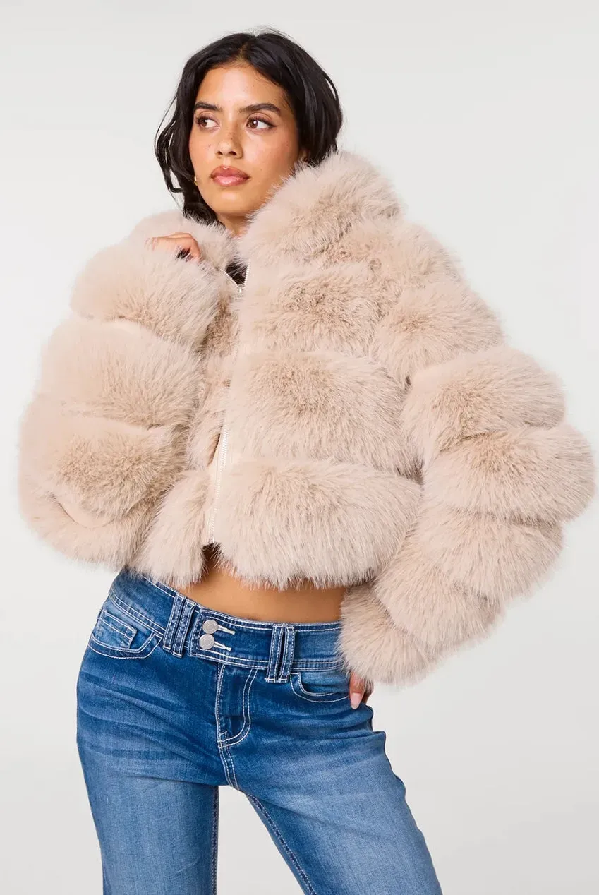 Pink Vanilla Hooded Pelted Fur giacca beige con cappuccio