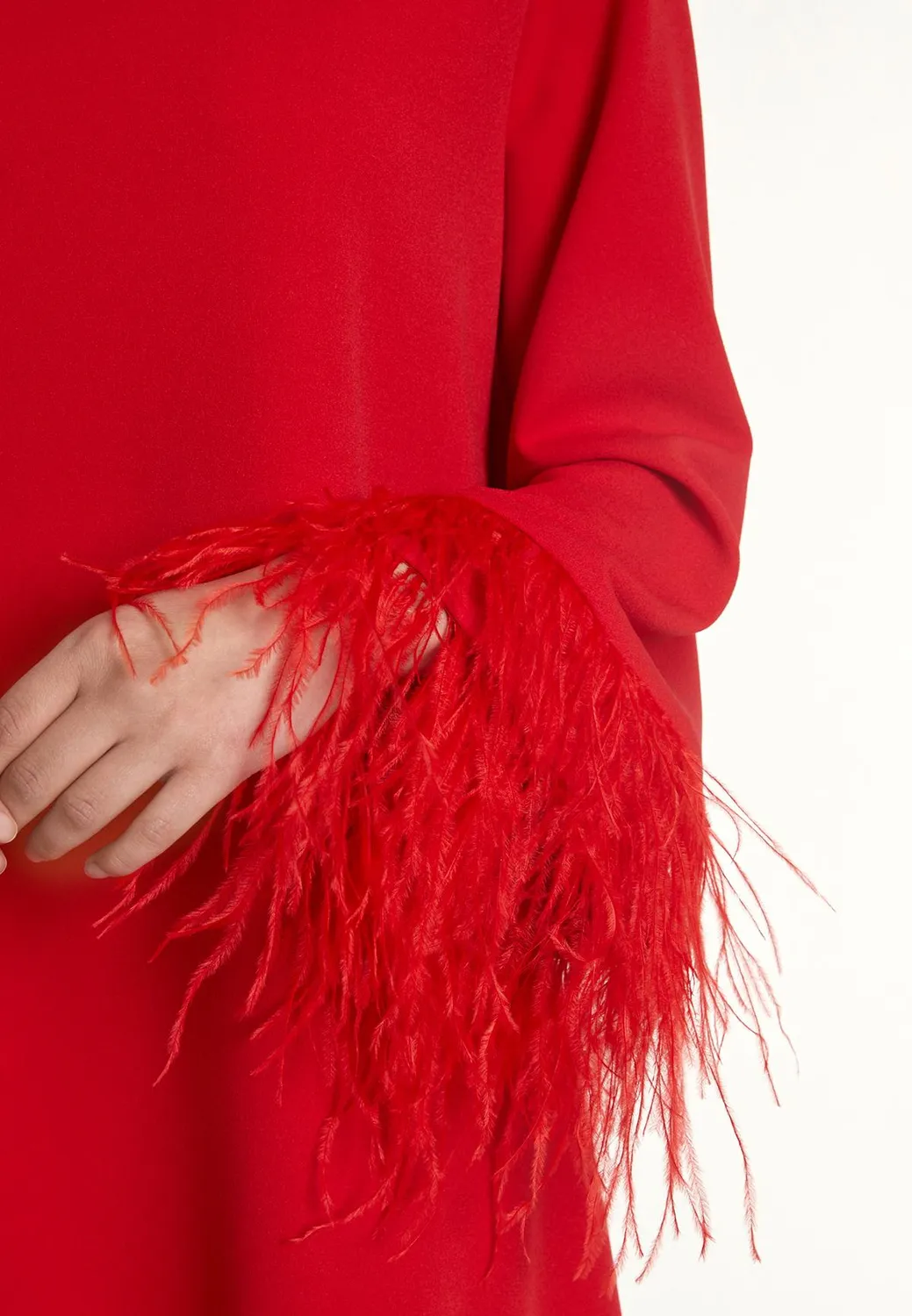 Ana Alcazar Okoro abito cocktail rosso piume