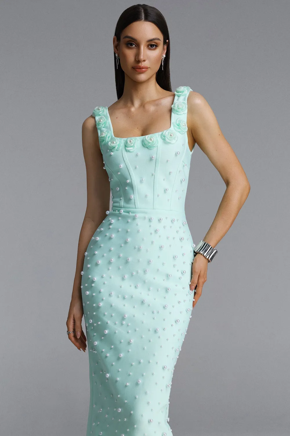 Bella Barnett Shea abito maxi verde perle scollo quadrato