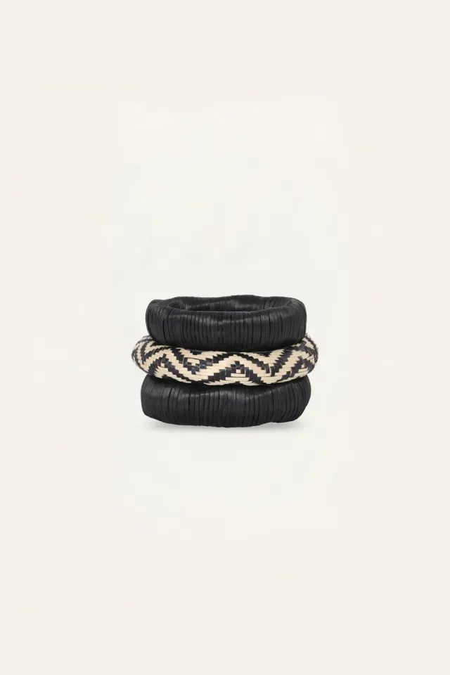 Johanna Ortiz Nomad Queen bracciali neri fibra naturale