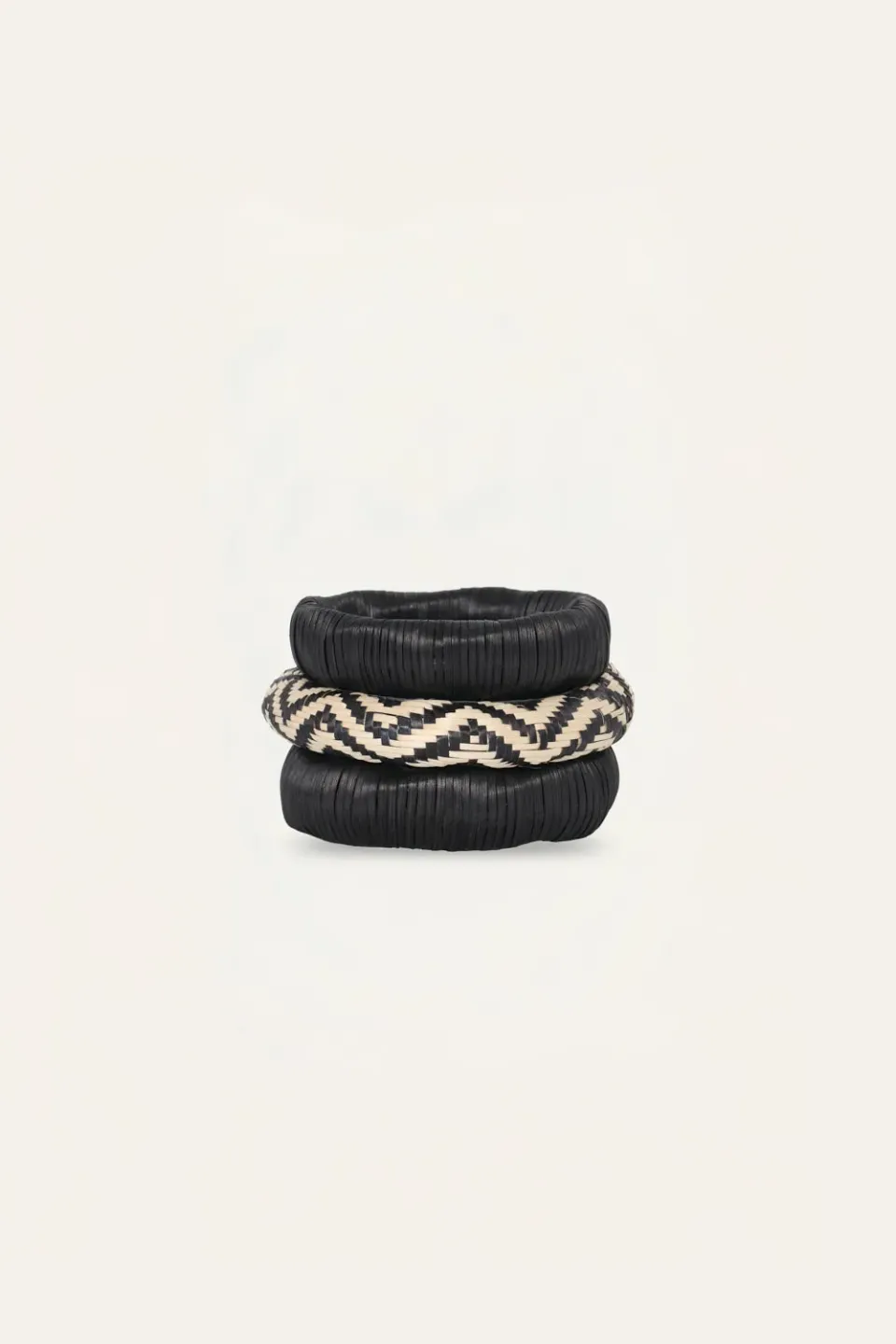 Johanna Ortiz Nomad Queen bracciali neri fibra naturale