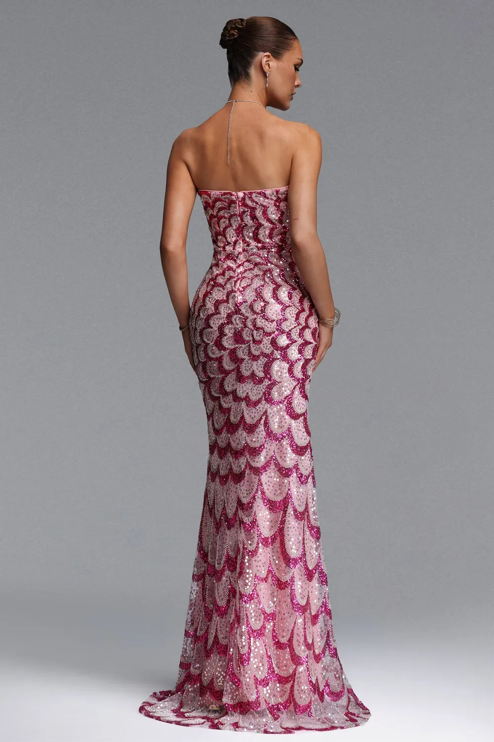 Bella Barnett Facia abito maxi paillettes rosa senza spalline