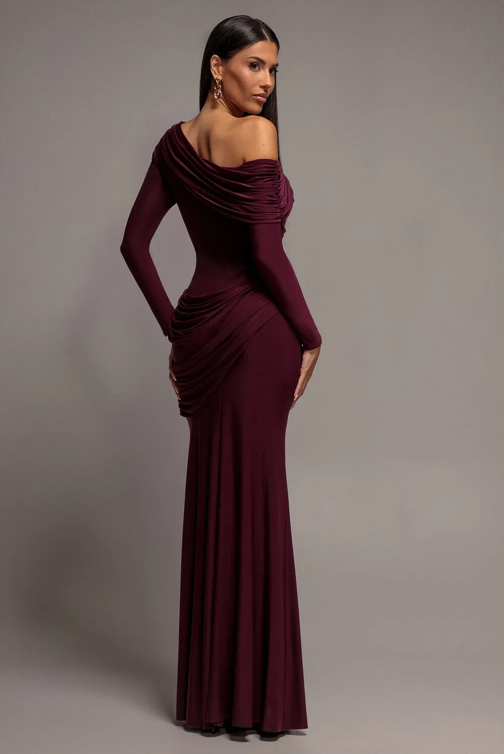 Goddiva Off Shoulder Gathered Panel Soft Touch Maxi Dress abito prugna