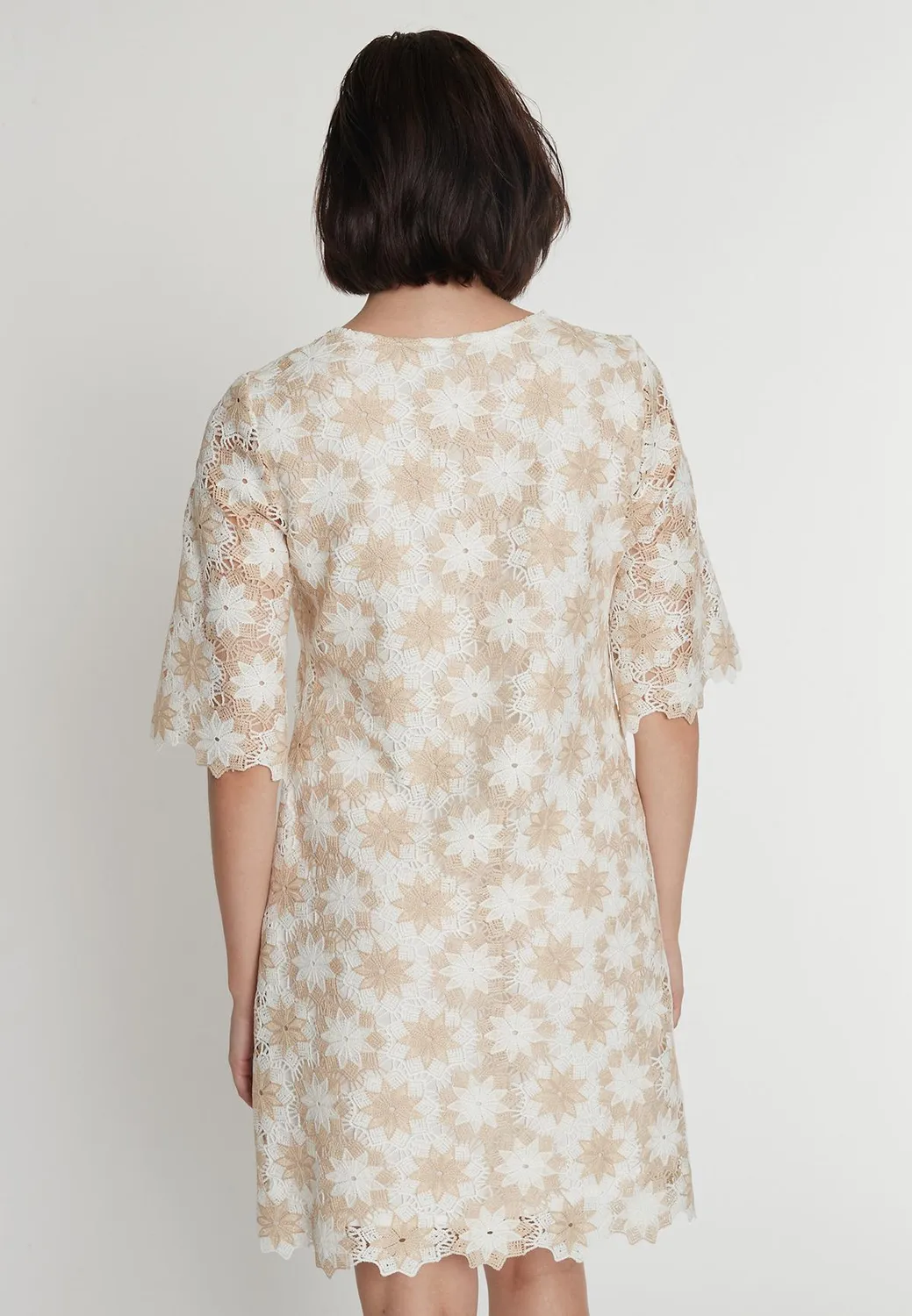 Ana Alcazar Padea abito in pizzo beige corto