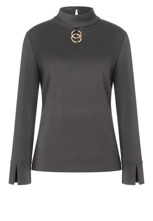 Ana Alcazar Meoly maglia grigia dolcevita occhielli