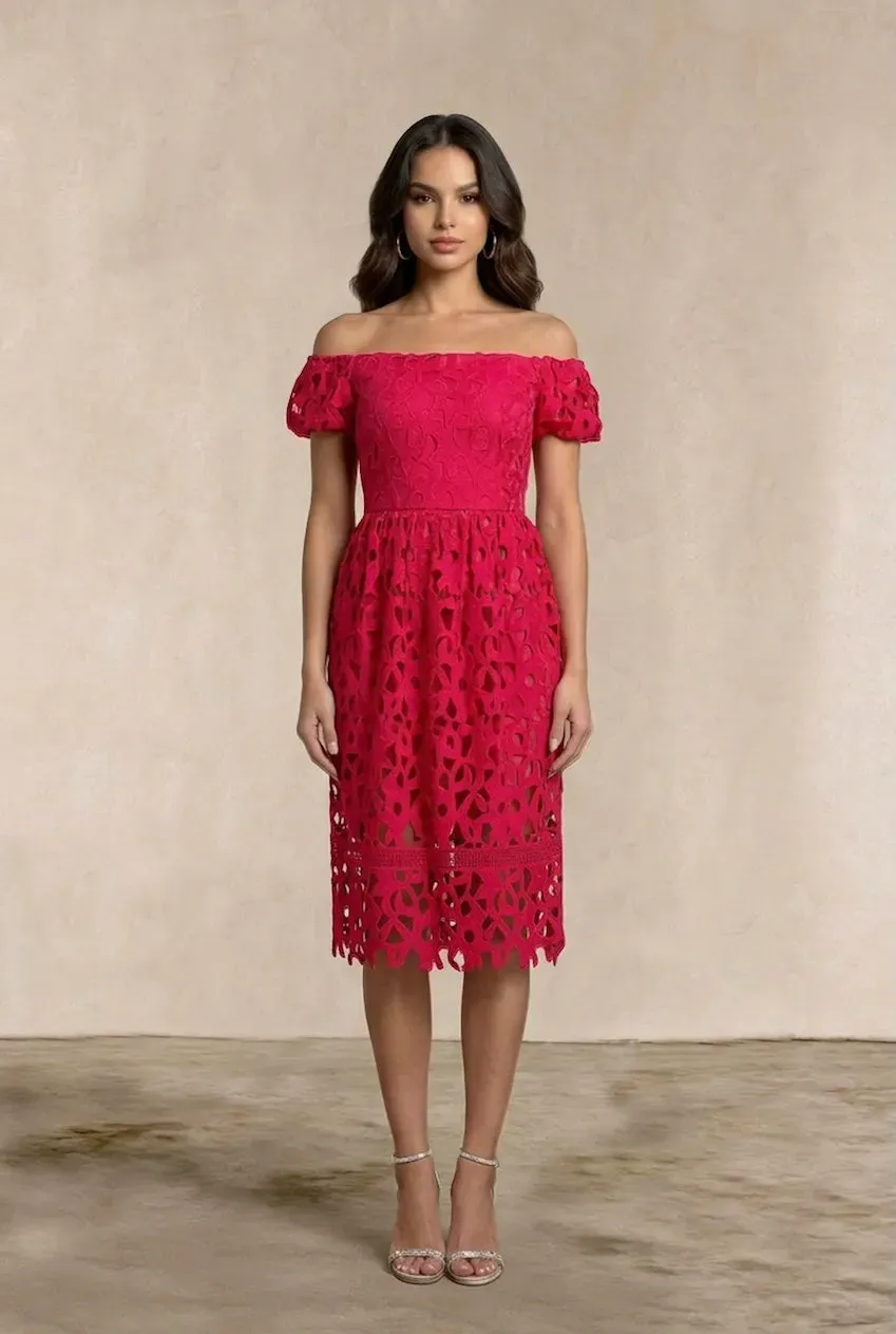 Chi Chi London Bardot Premium Lace abito midi rosa