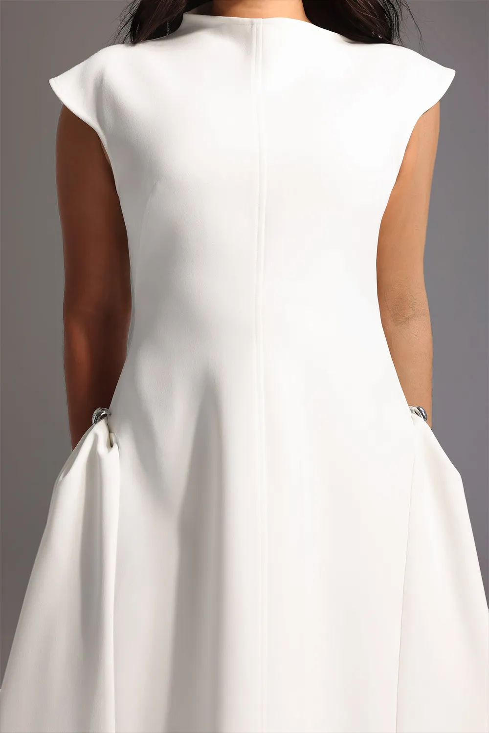 Bella Barnett Paca Choker abito maxi bianco smanicato