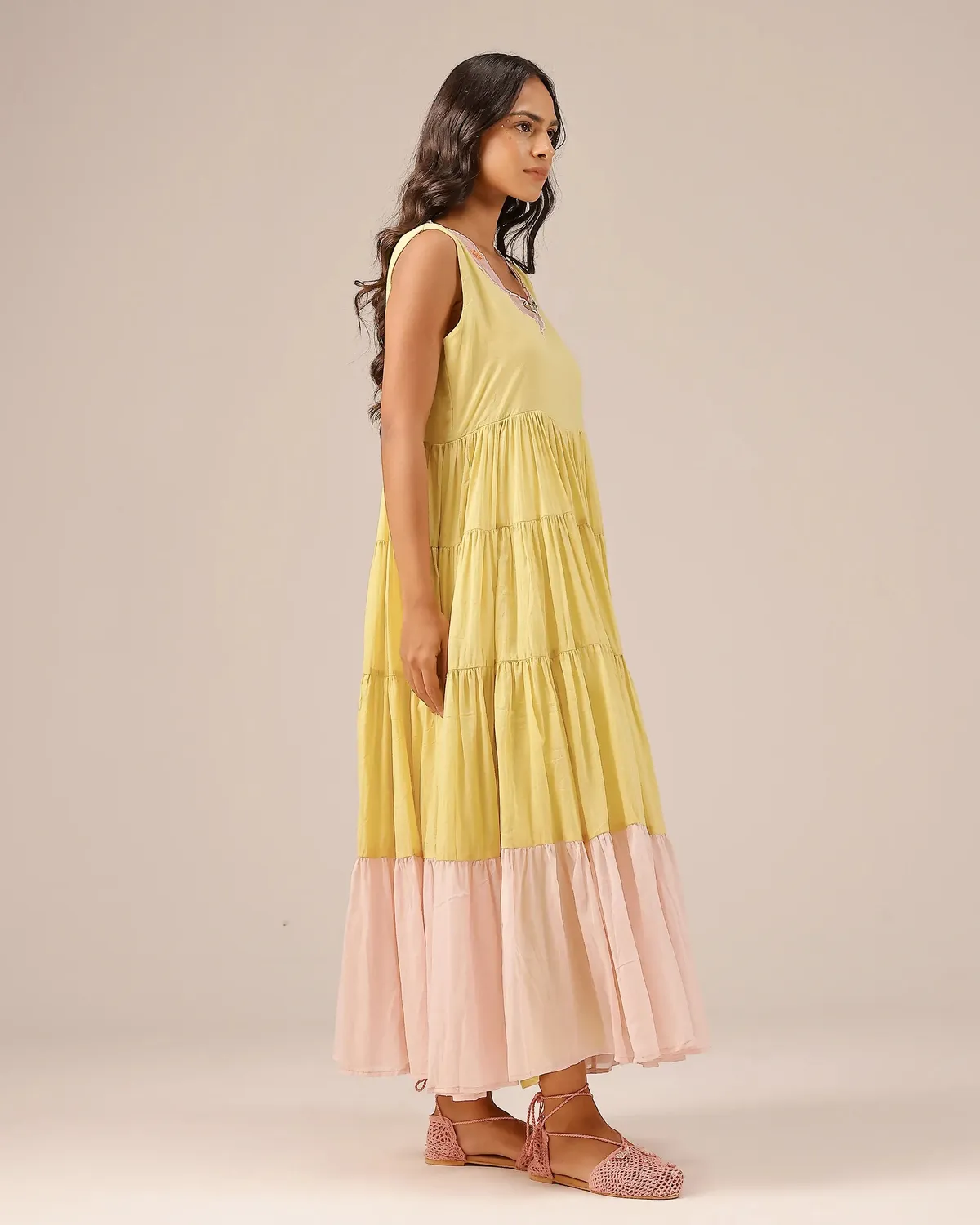 Our Dve Melon Muse Dress abito giallo ocra