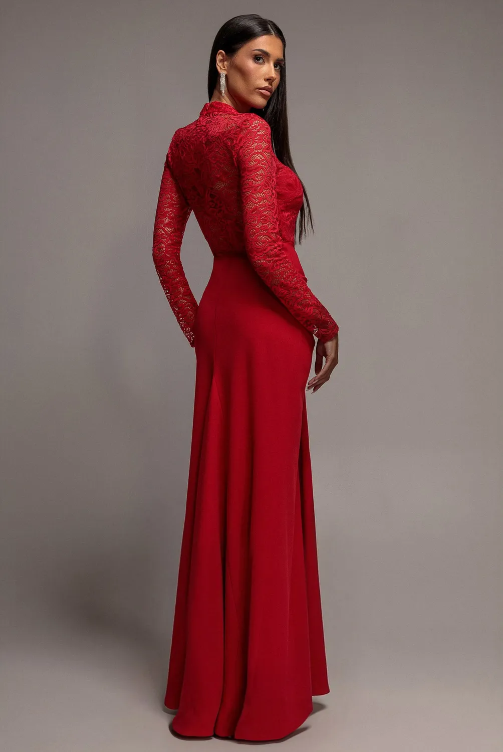 Goddiva Lace High Neck abito lungo pizzo rosso collo alto