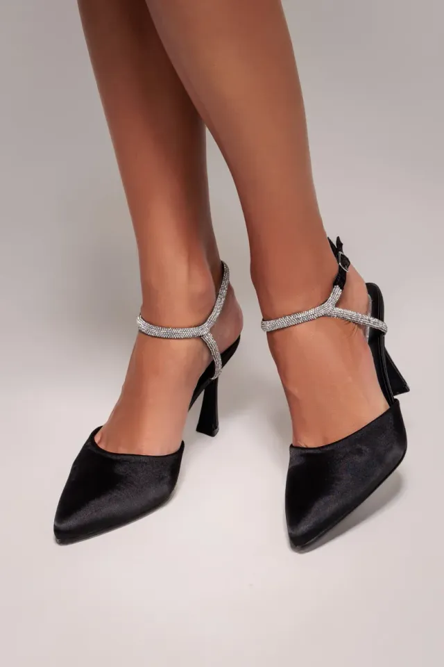 Goddiva Diamante décolleté slingback raso nero con strass