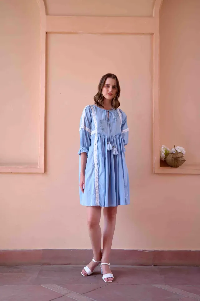 Our Dve Navy abito blu corto in cotone con pizzo