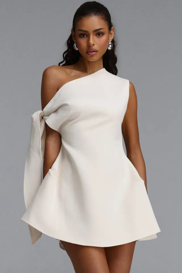 Bella Barnett Denali Chic Tailored abito mini monospalla bianco