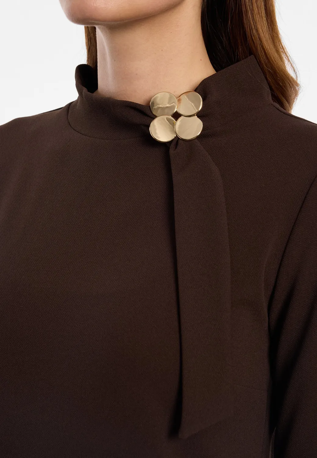 Ana Alcazar Evora abito tubino ginocchio oro