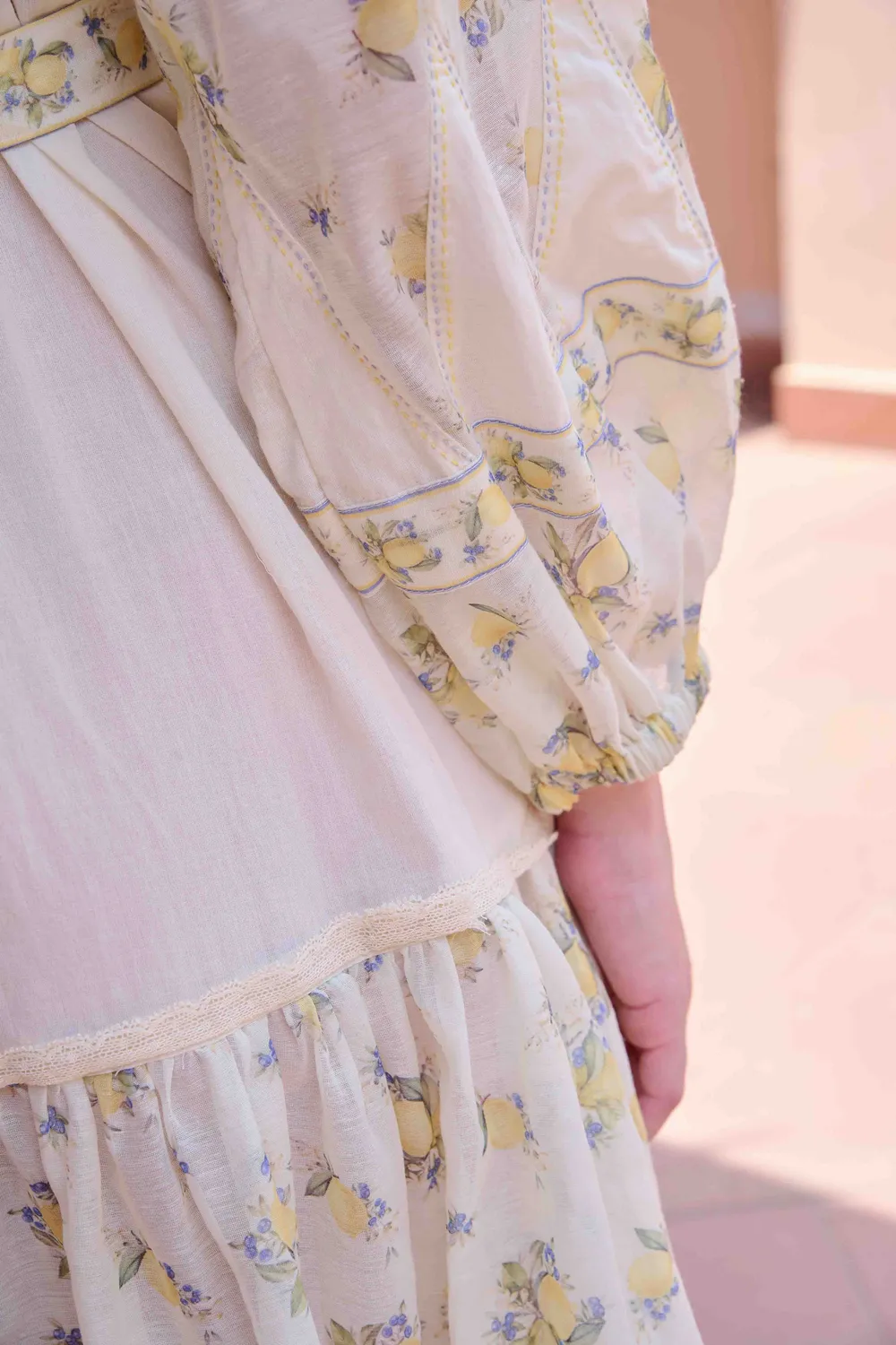 Our Dve Irene abito lungo beige maniche sbuffo cotone