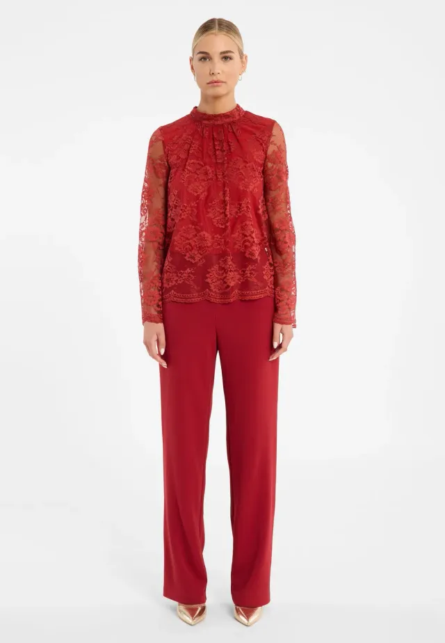 Ana Alcazar Cenura tuta pizzo rosso ruggine