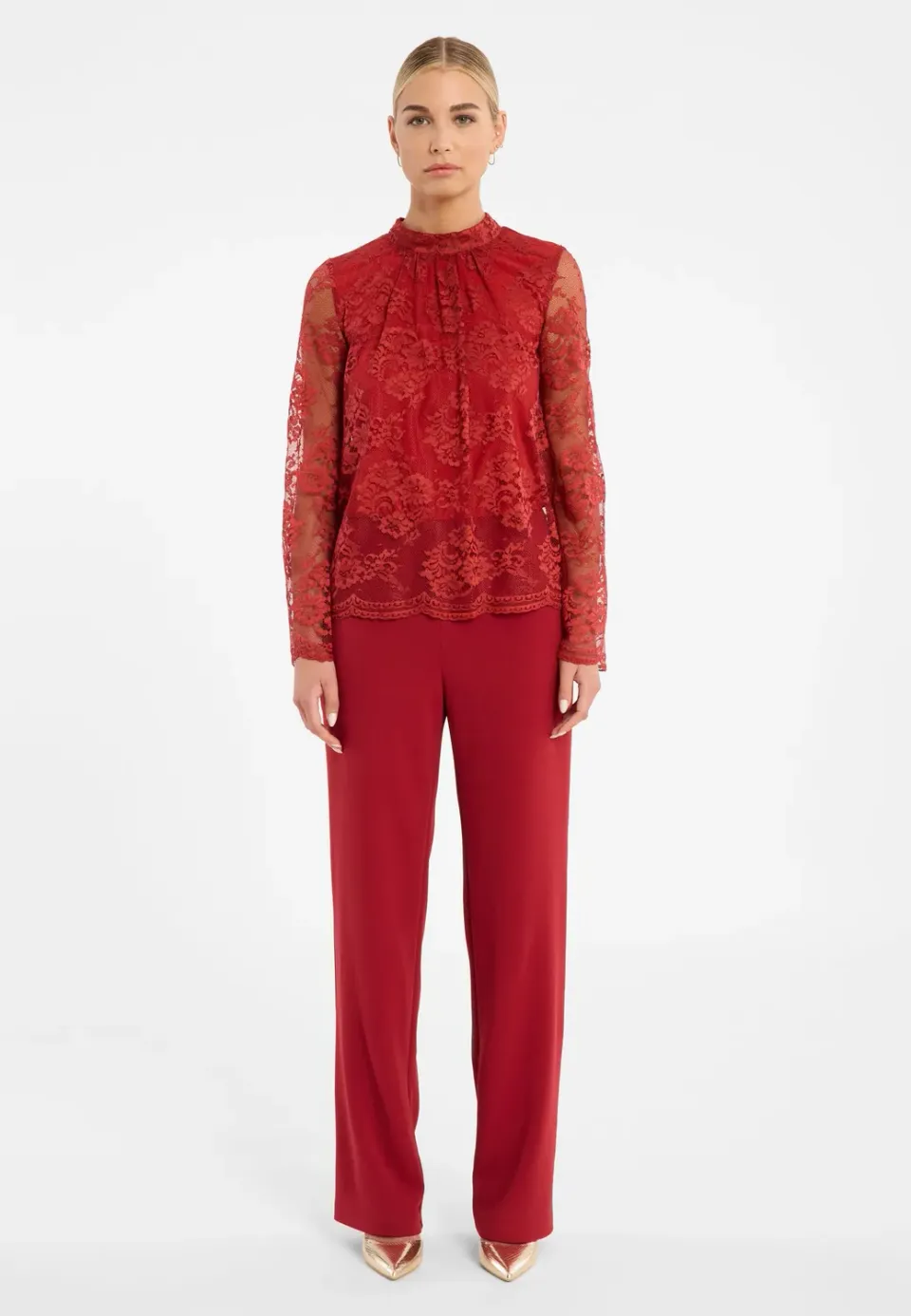 Ana Alcazar Cenura tuta pizzo rosso ruggine