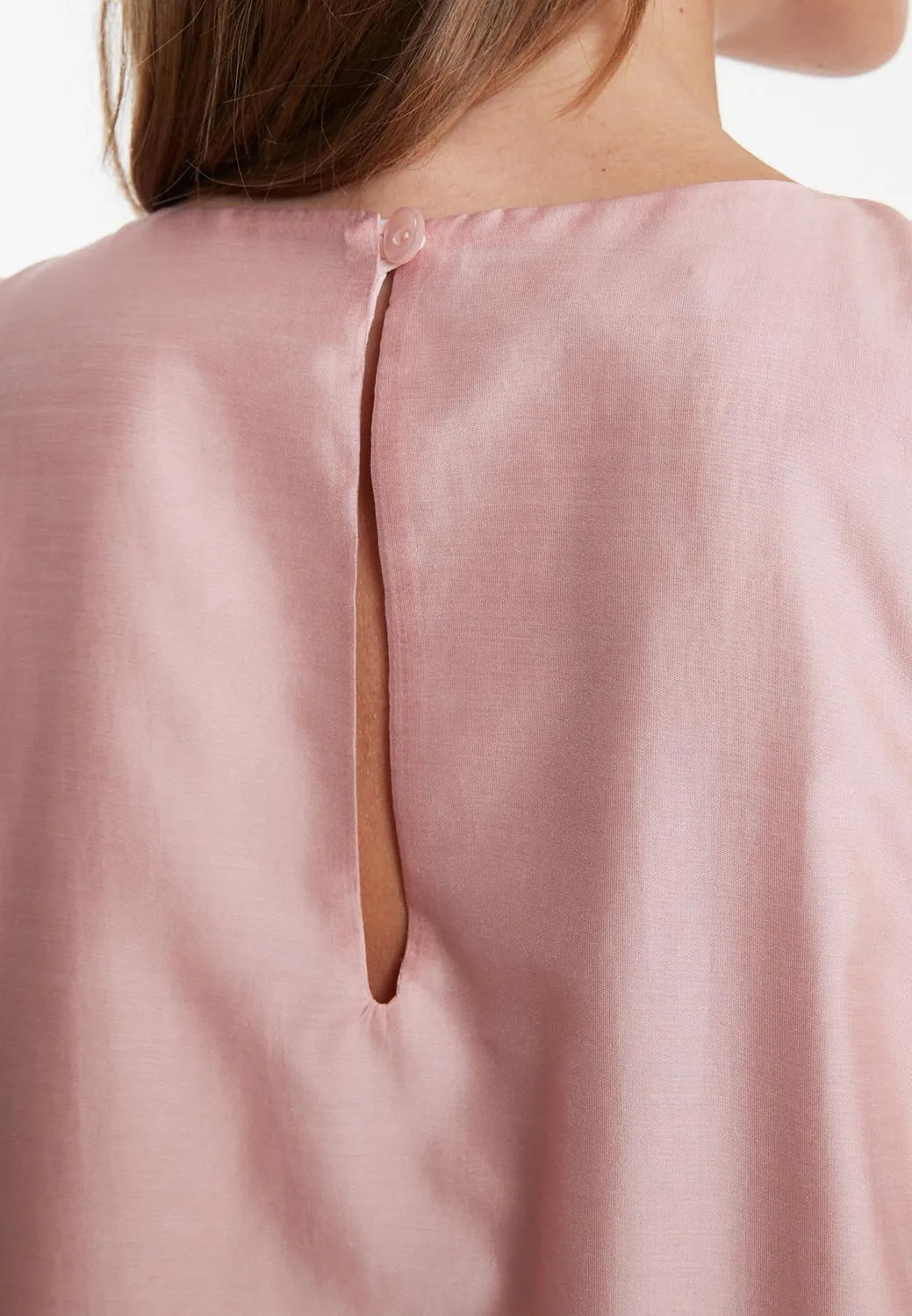 Ana Alcazar Wakasa abito rosa scollo gioiello