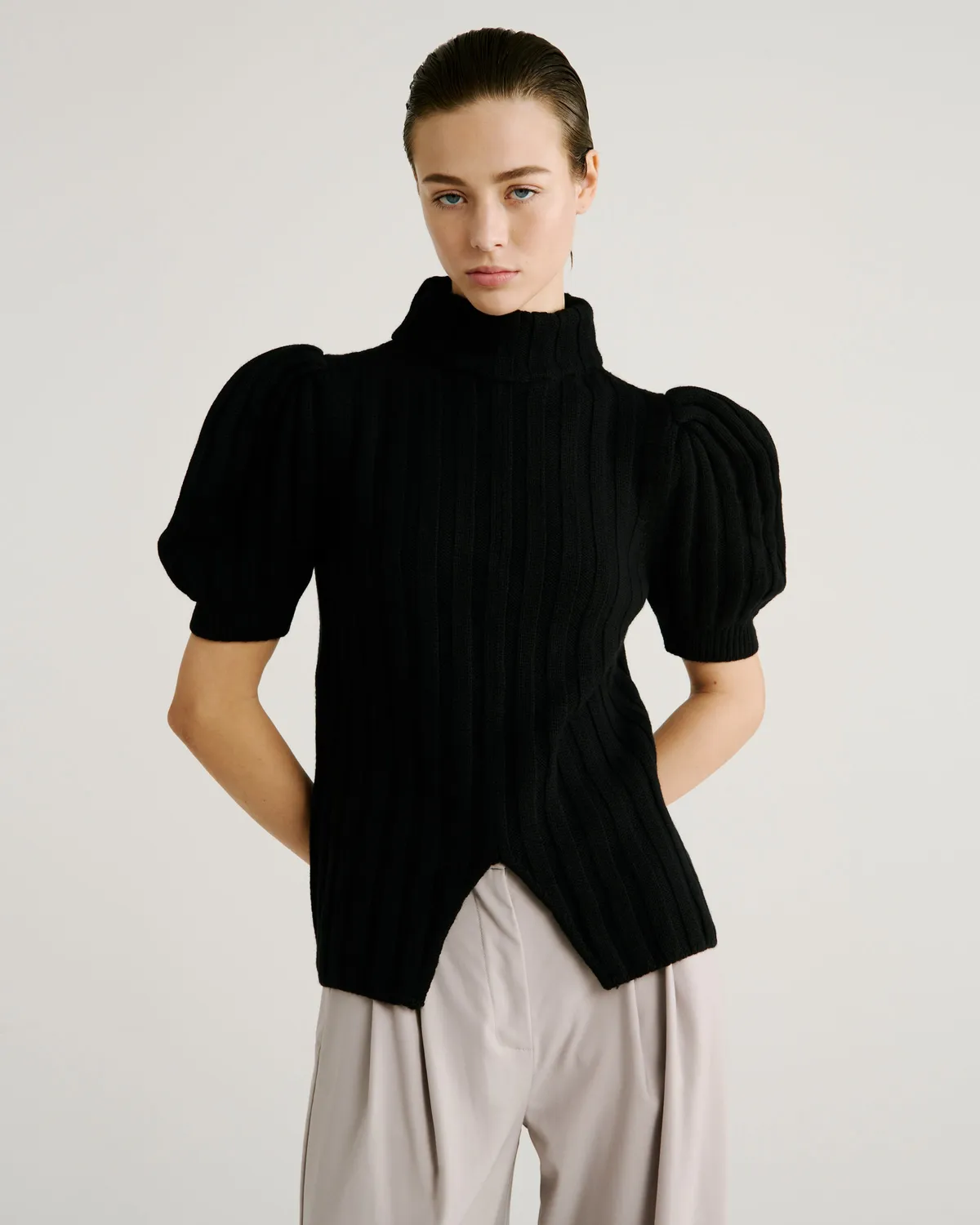 Violante Nessi Riley Maglia Nera Cashwool Maniche Corte