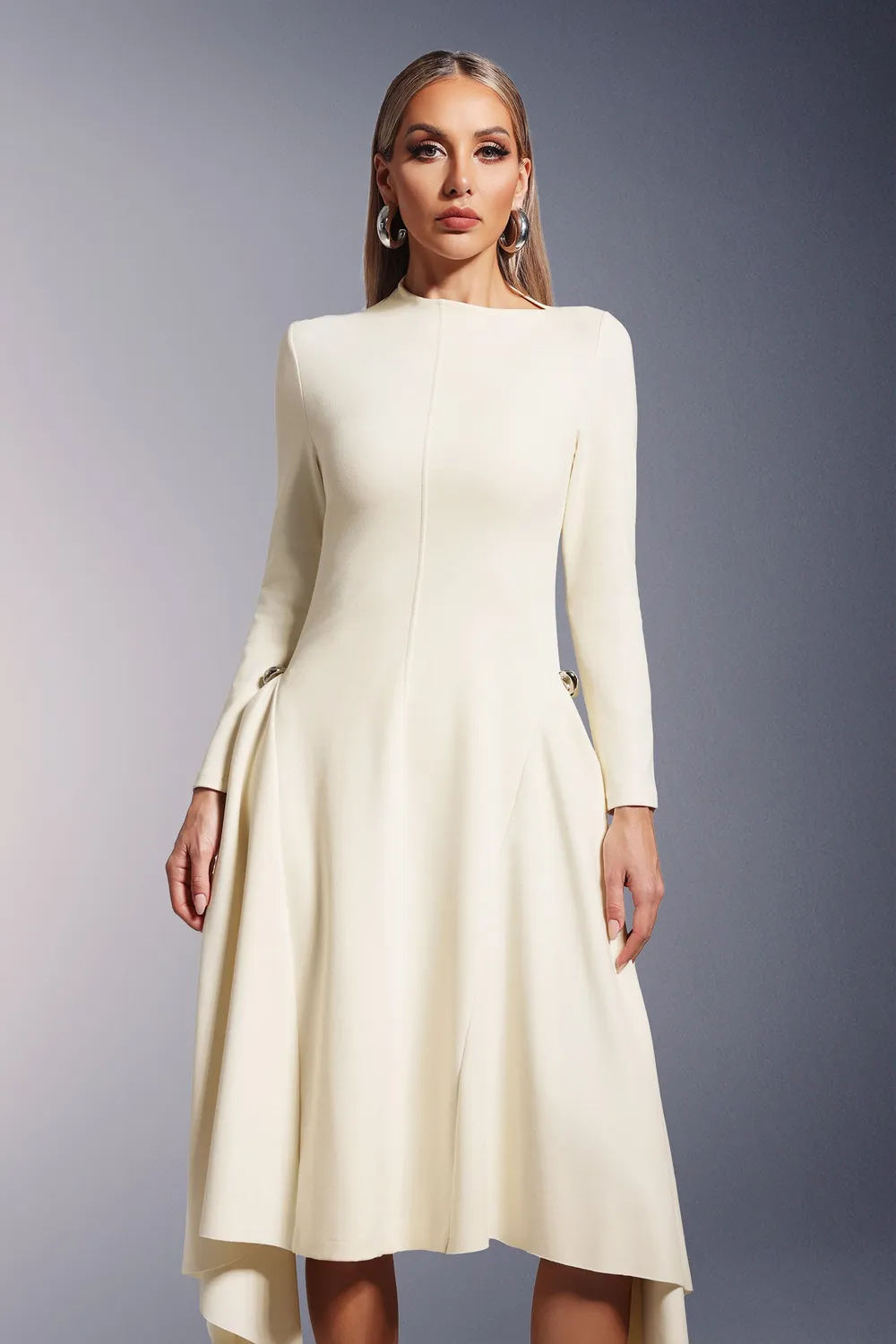 Bella Barnett Sylvia abito midi bianco maniche lunghe