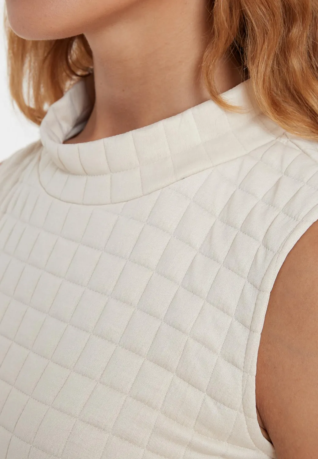 Ana Alcazar Savry abito midi trapuntato bianco smanicato