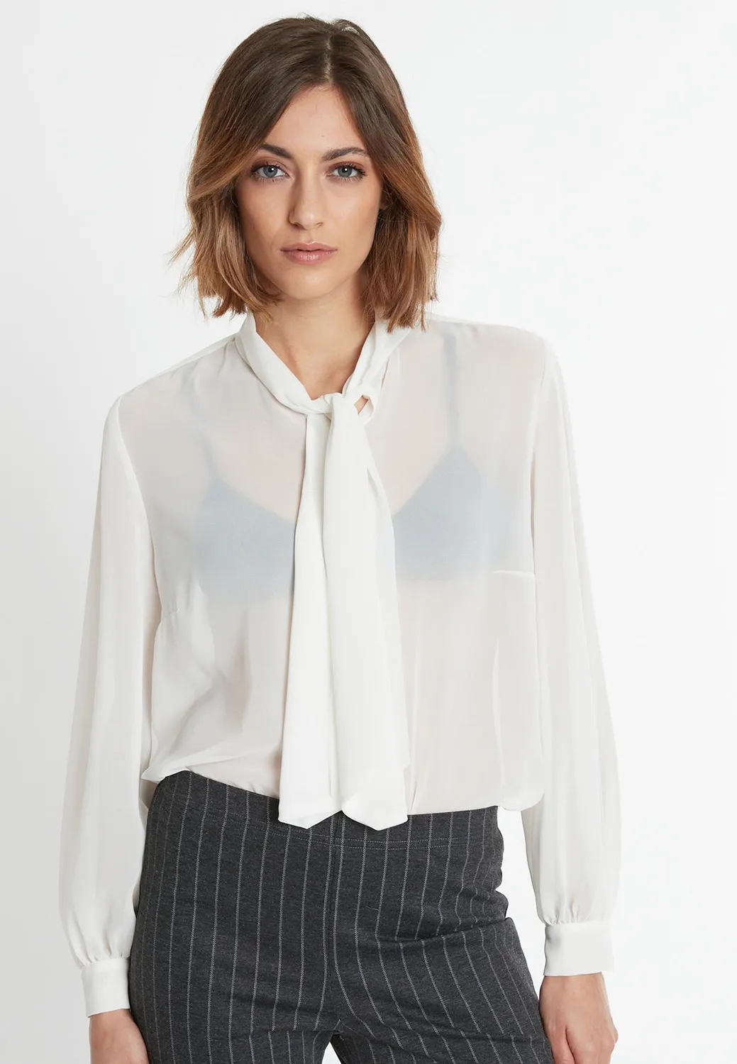 Ana Alcazar Swanea blusa chiffon bianca fiocco