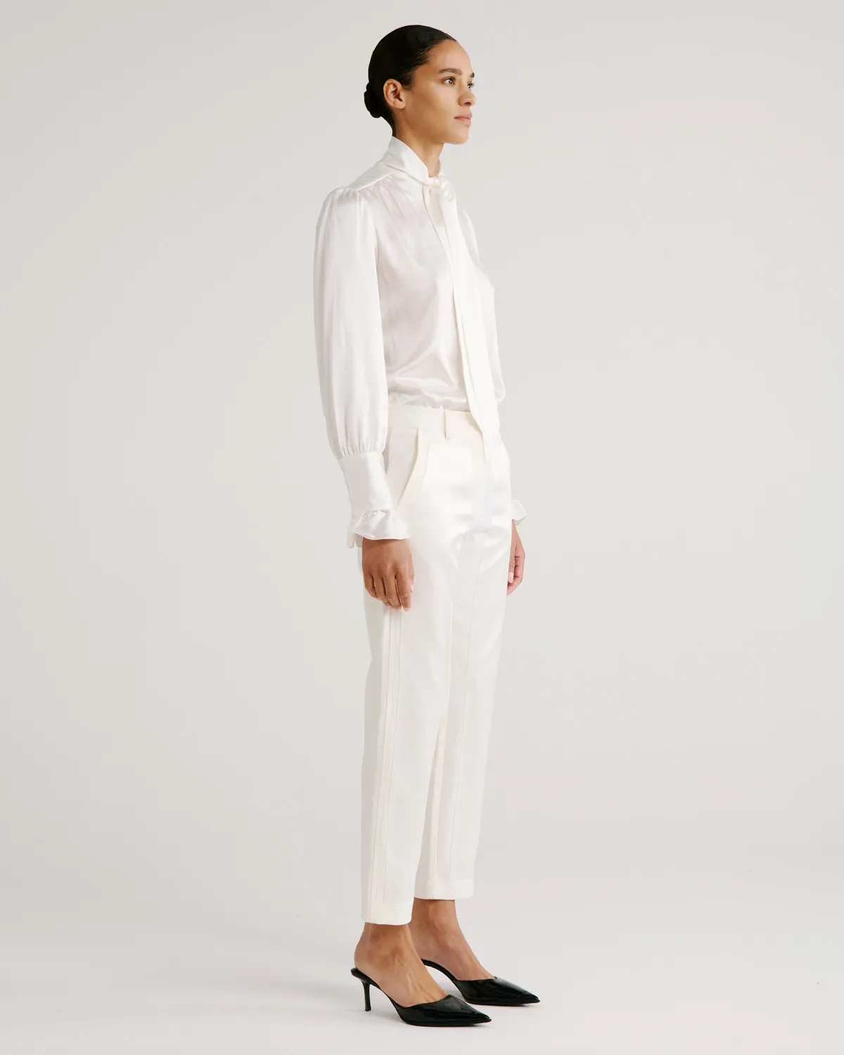 Violante Nessi Scheggi pantaloni avorio satin smoking