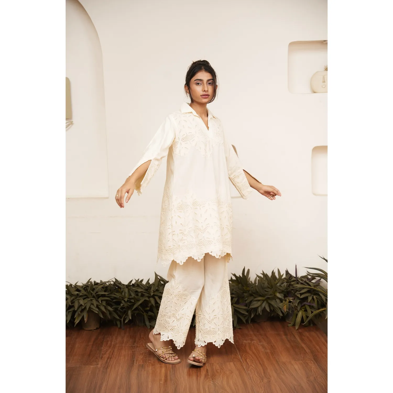 Our Dve Capsule 18 coordinato top pantalone beige cotone
