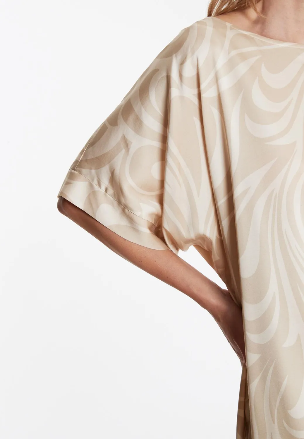 Ana Alcazar Wapea abito camicia oversize beige satinato