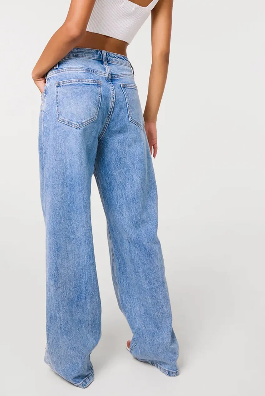 Pink Vanilla Stud Detail Wide Leg jeans con borchie light denim