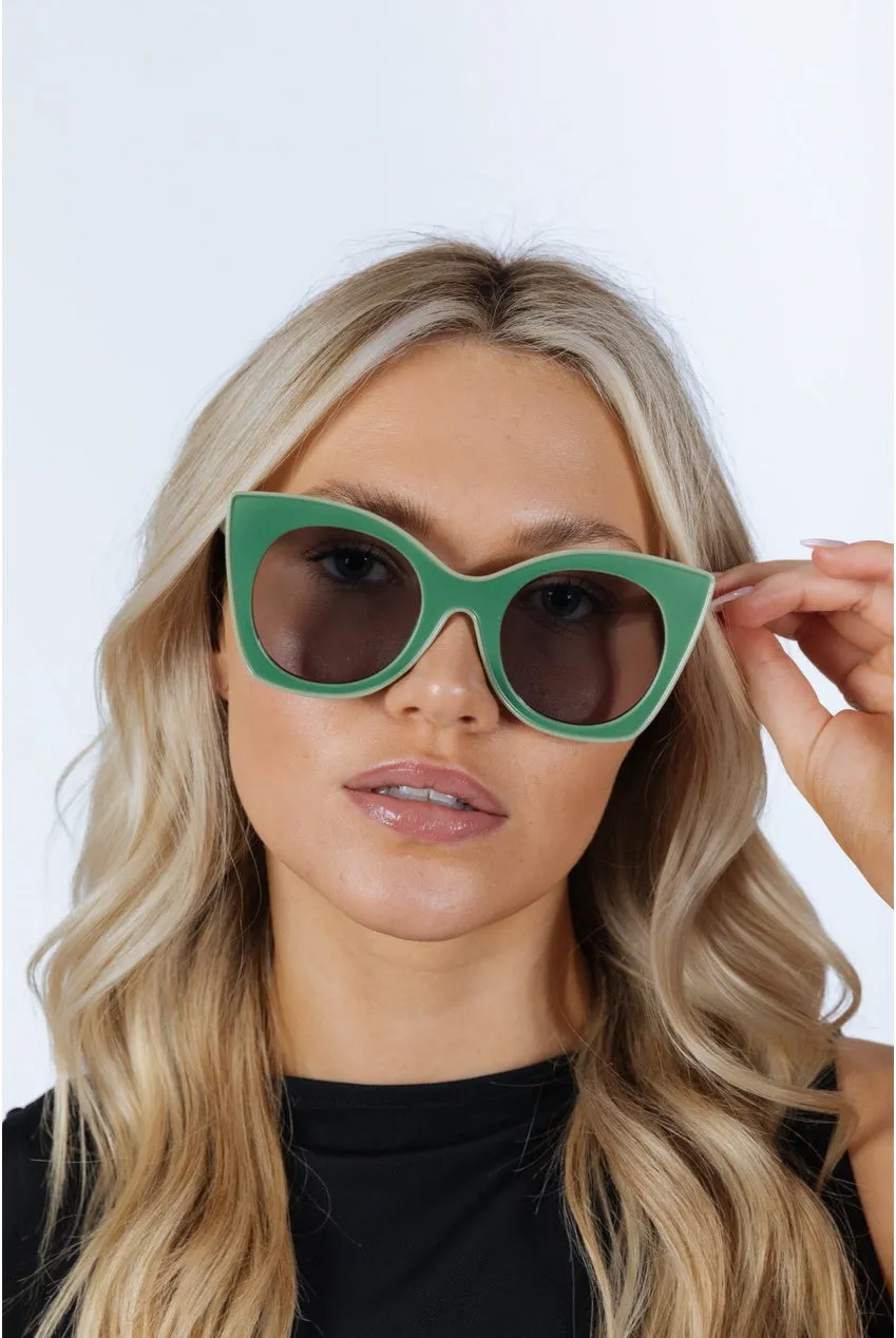 SVNX occhiali da sole verdi cat-eye oversize