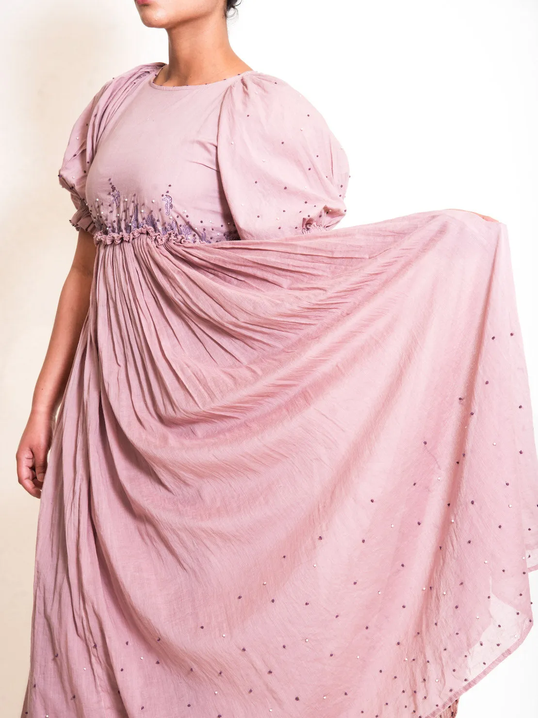 Our Dve Cordelia abito rosa cipria in mussola